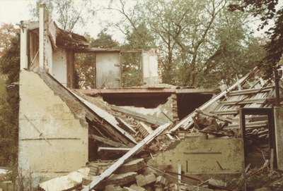 605981 Afbeelding van een onbekend ingestort huis, vermoedelijk in de omgeving van Zeist / Utrecht.